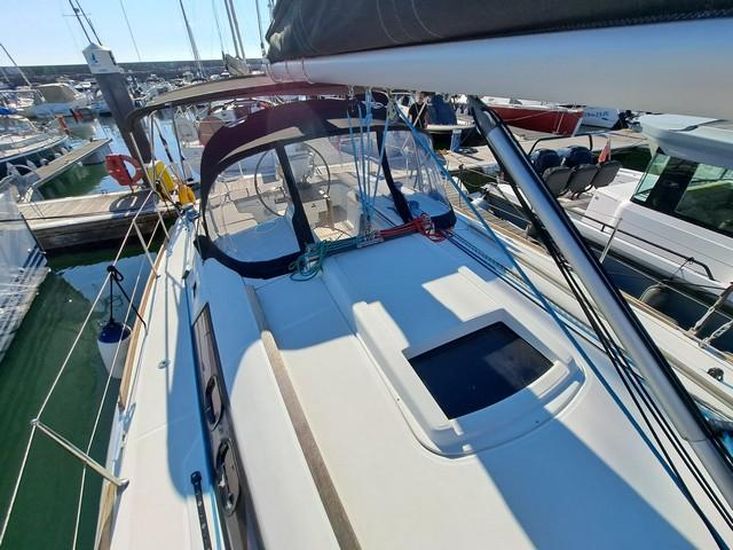 2013 Beneteau Oceanis 37