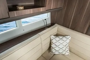Sealine S335v