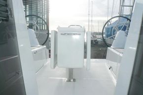 Cockpit (similar boat)