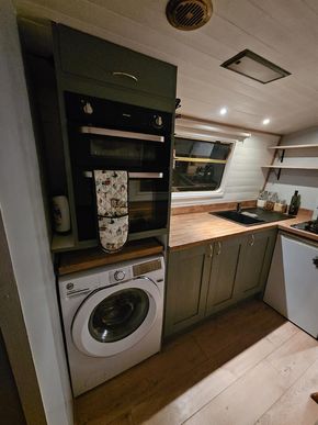 Kitchen facing bow