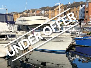 Silver Fox - 1983 Carver 32 Cruiser with London Mooring