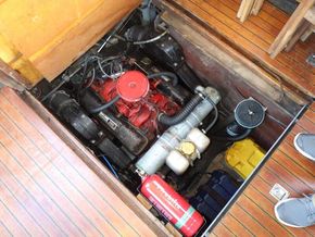 Coronet 32 Deepsea Motor Boat - Engine