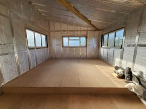 Barge Houseboat 83ft House Boat in Idyllic Cornish River.  - Interior