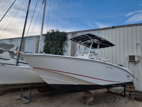 BOSTON WHALER 240 OUTRAGE
