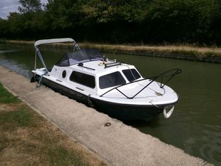 One Love II -  A 20ft 1989 Norman 2 berth GRP motor cruiser.