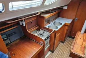 Beneteau Oceanis 320 for sale with BJ Marine
