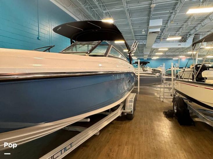 2020 Sea Ray 230 spx