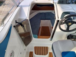 Galeon Galia 640  - Cockpit