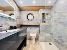 BESPOKE BOAT CO 65ft WIDEBEAM