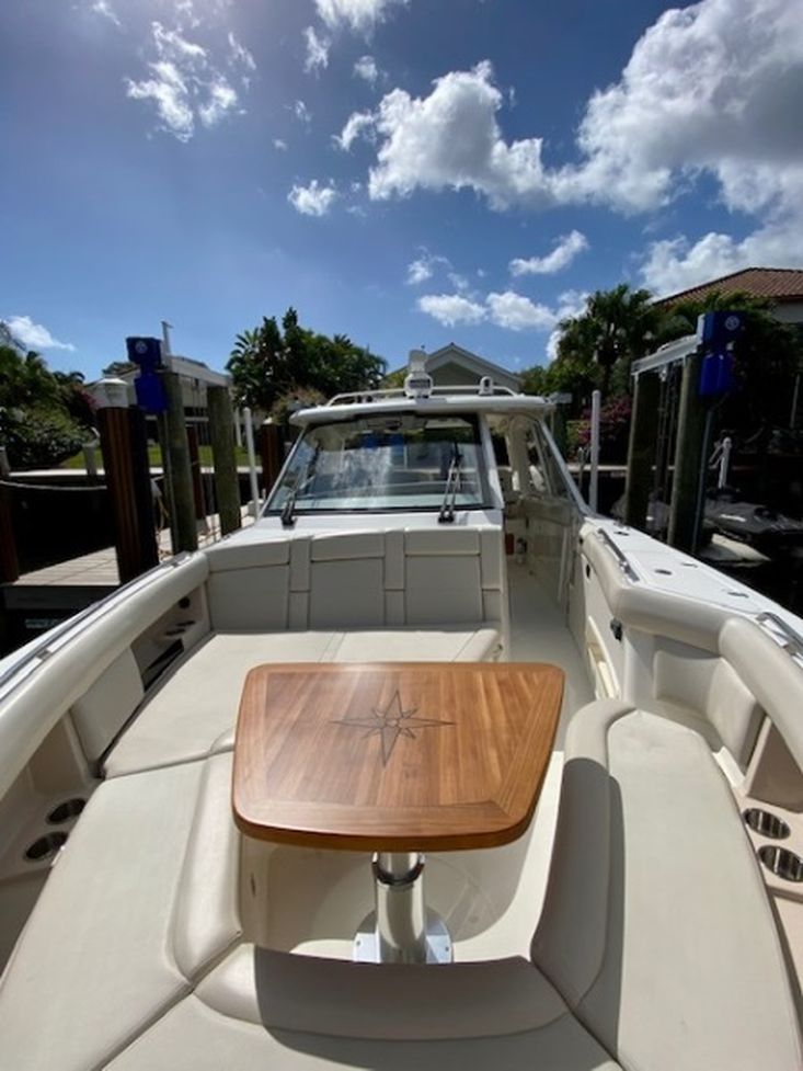 2020 Boston Whaler 380 Realm