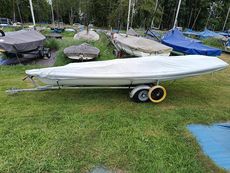Laser 1 (ICLA 7 5) & Combi Road Trailer