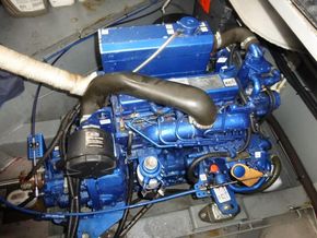 Collingwood Wide Beam 57 Cruiser Stern - Engine