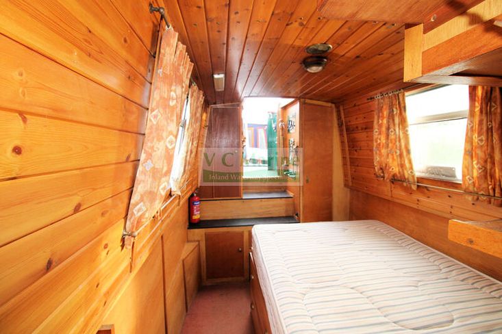 45ft Semi-Traditional stern
