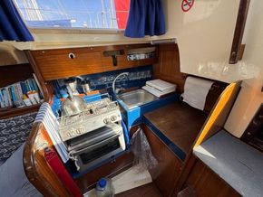 Dufour 31  - Galley