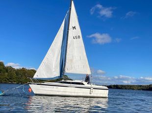 MacGregor 26X trailer sail yacht