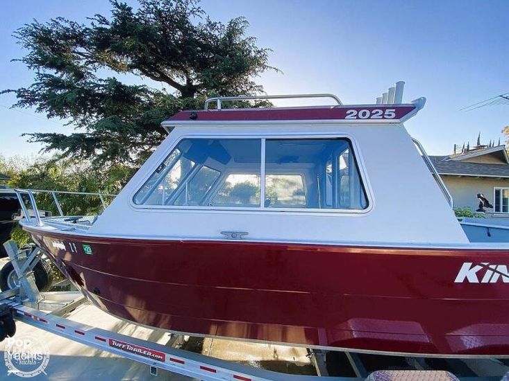 2020 Kingfisher 2025 escape ht pilot house