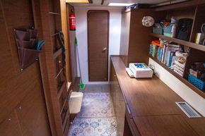 Lagoon 420  - Master Suite