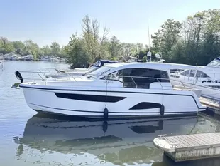 2016 Sealine C330