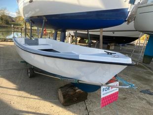 1995 13ft GRP Dinghy Launch