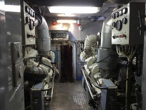 Main engine KTA38M