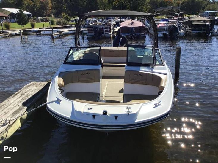 2023 Sea Ray 210 spx