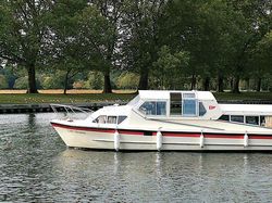 Bounty 40 with Electric Sliding Roof