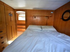 Dutch Barge 18m with London Mooring - Cabin 