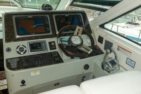 Sea Ray 470 Sundancer Express Cruiser - Helm