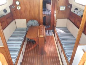 Westerly 33 Sailing Yacht - Interior
