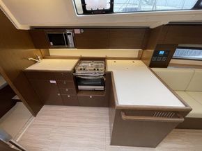 2023 Bavaria C42 10