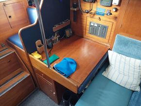 Camper & Nicholson Nicholson 35  - Navigation Station
