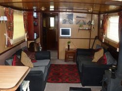 widebeam liveaboard houseboat (reduced)