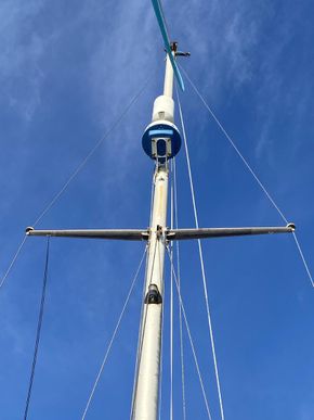 Mast with radar head