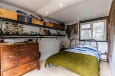 Idyllic Spacious Houseboat &ndash; Swan Island &ndash; Full Residential Mooring