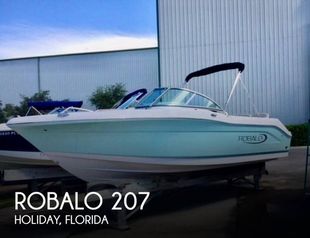 2019 Robalo R207 Dual Console