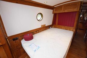 Bedroom (forward)