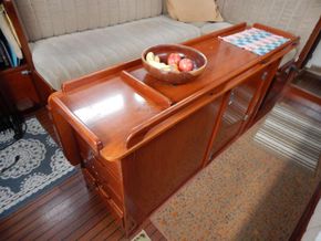 Amel Maramu 46 Ketch - Saloon Table