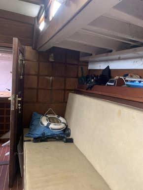 22/04/25 Saloon looking forward, strbd side 