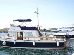 Grand Banks Classic 42 Trawler Yacht
