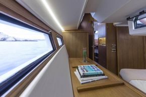Manufacturer Provided Image: Wauquiez Pilot Saloon 48