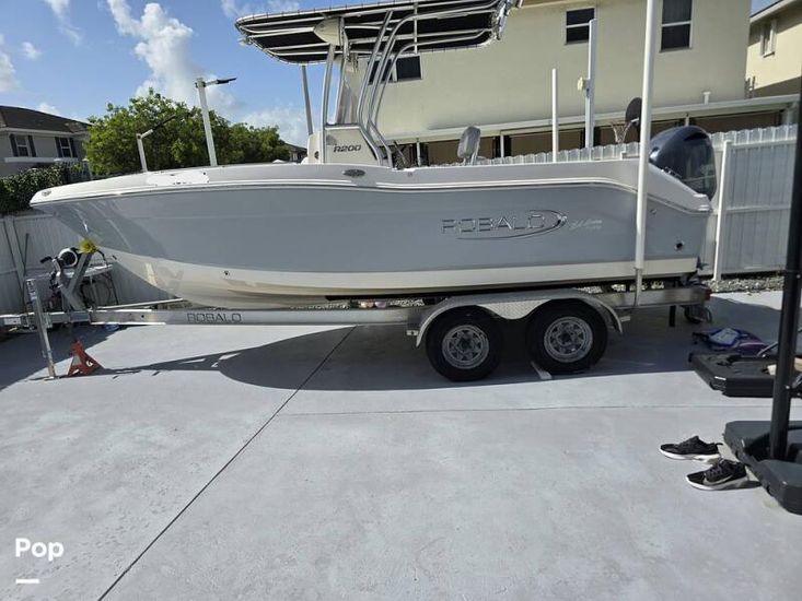 2019 Robalo r 200