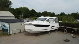2025 Sealine C390