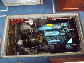 Aquafibre 32 Saphire  - Engine