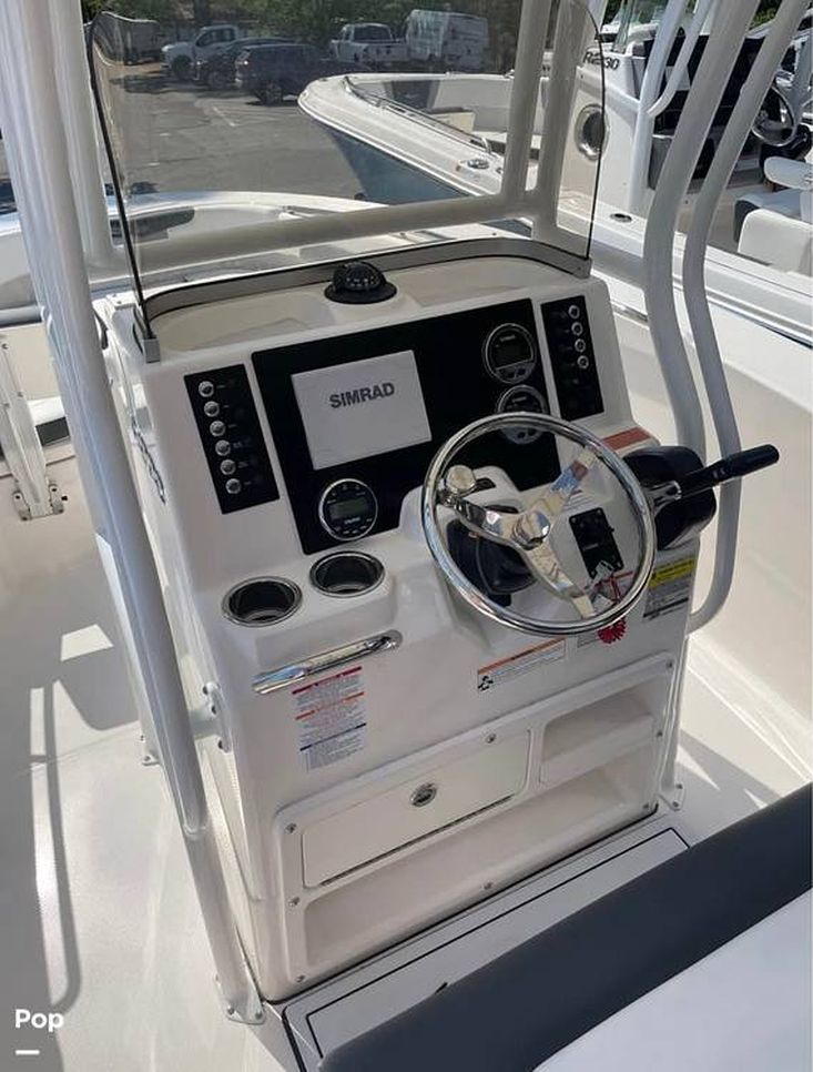 2024 Robalo 202 explorer