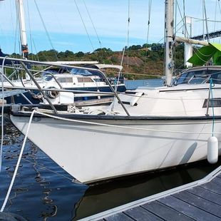 BOAT HOLIDAY HOME IN BRITTANY, FRANCE, EXCELLENT BENETEAU 32 EVASION