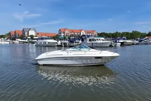 Sea Ray 215 Express Cruiser