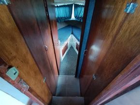 Elysian  27 Aft cabin cruiser - Companionway