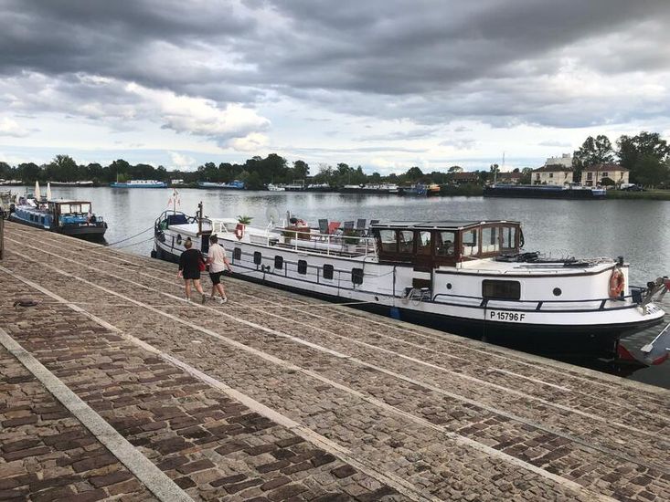 Charming well maintained 26m Luxe Motor fully converted ready to go