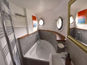 Barge Houseboat 62ft with permanent mooring Rental Investment - Heads 2