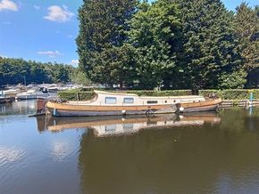 Dutch Barge Tjalk 2180 - Exterior